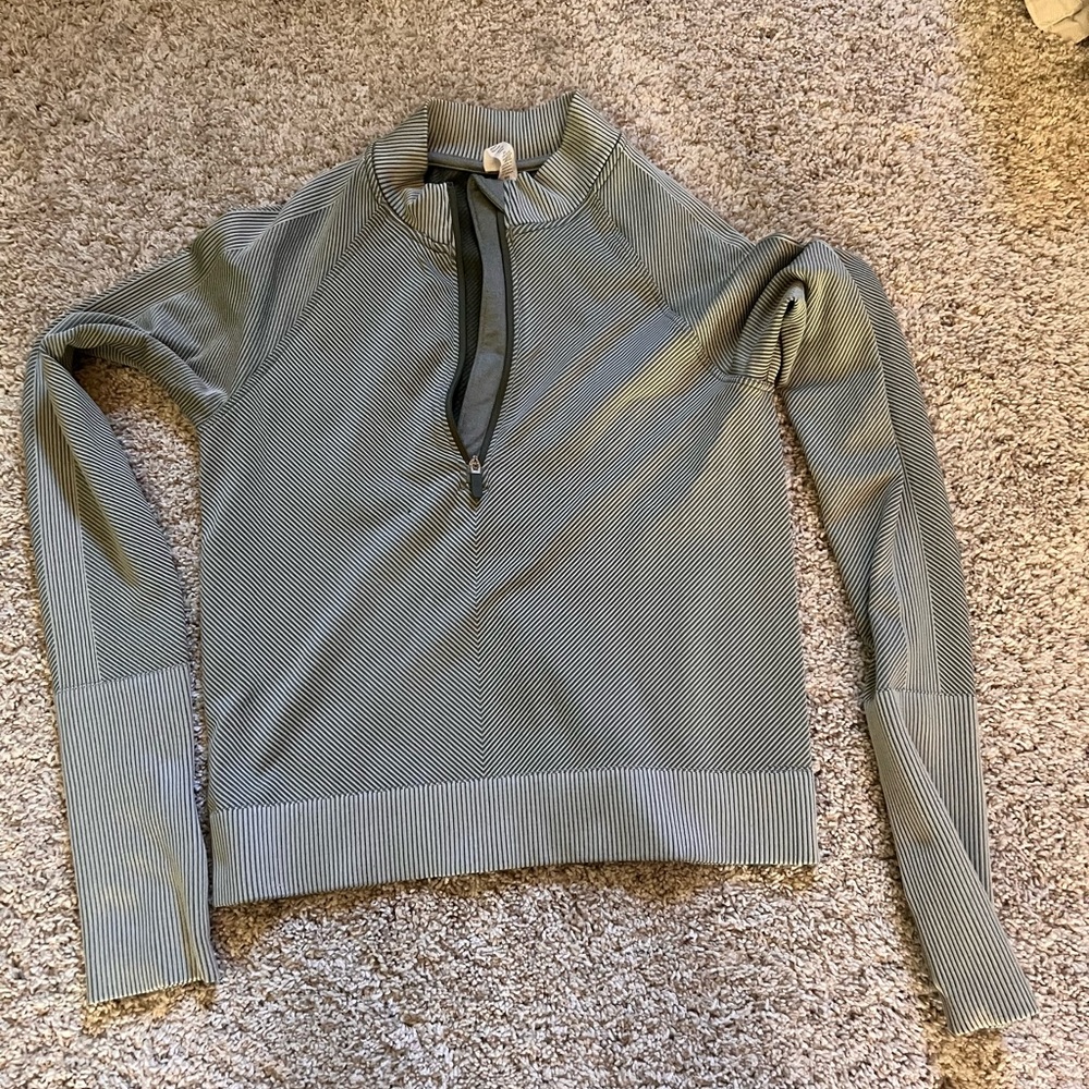 Lululemon top